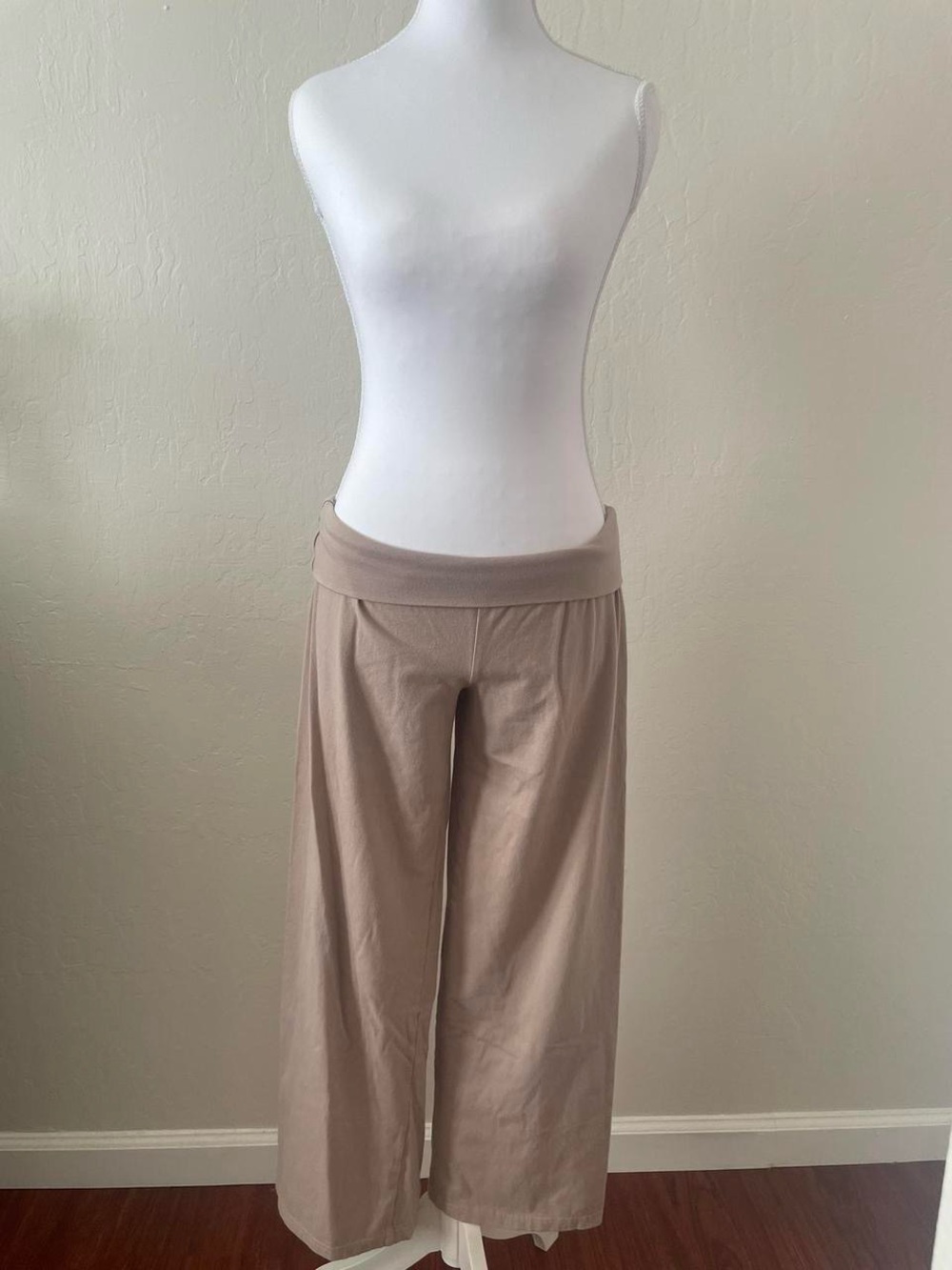 shosho taupe low rise wide leg pants